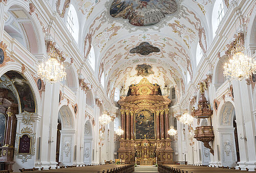Barocker Innenraum der Luzerner Jesuitenkirche 