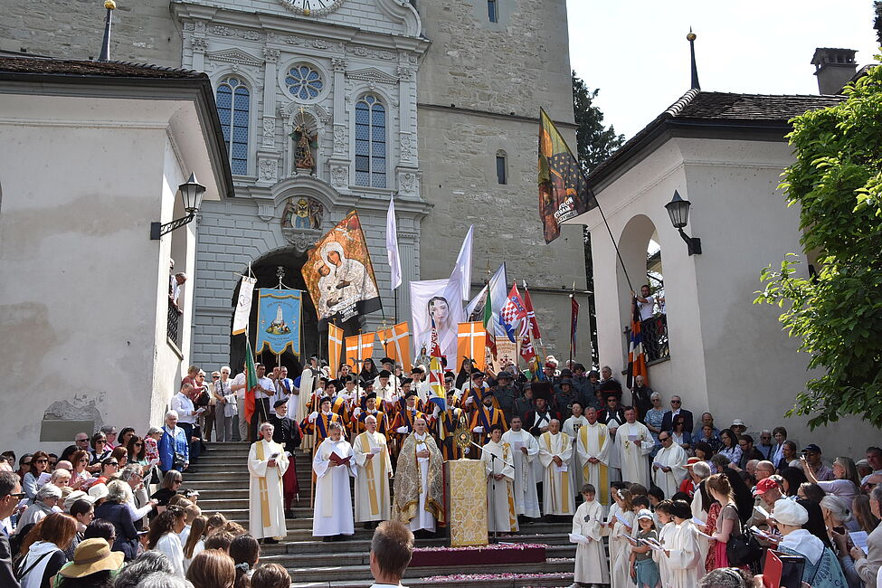 Lauter Feiertag, stille Sehnsucht