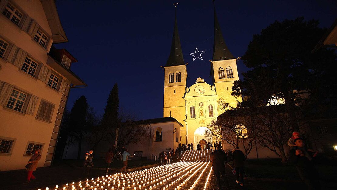 Hofkirche mit Stern