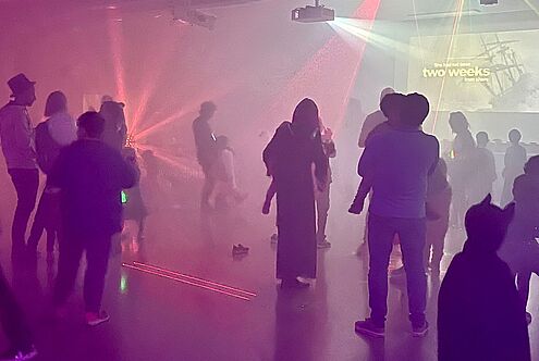 Welten zusammenbringen an All Hallow's Eve