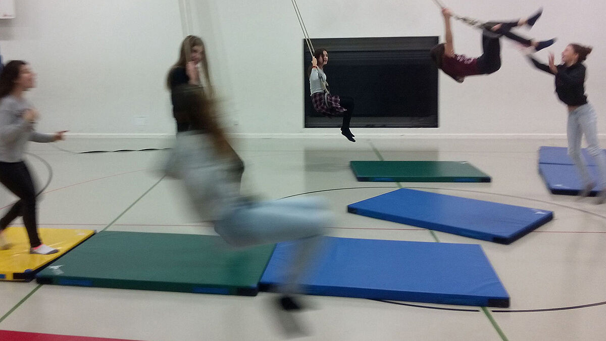 Auch Aktivitäten i0n der Turnhalle sind Teil der Offenen Jugendarbeit.