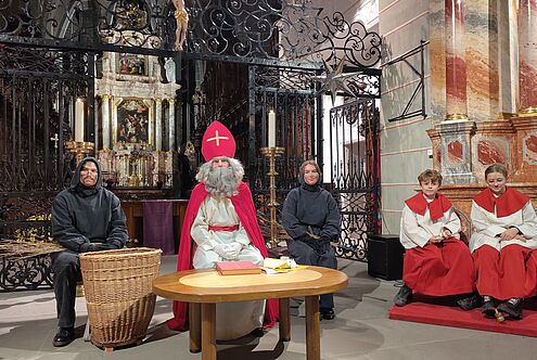 Samichlaus in der Franziskanerkirche