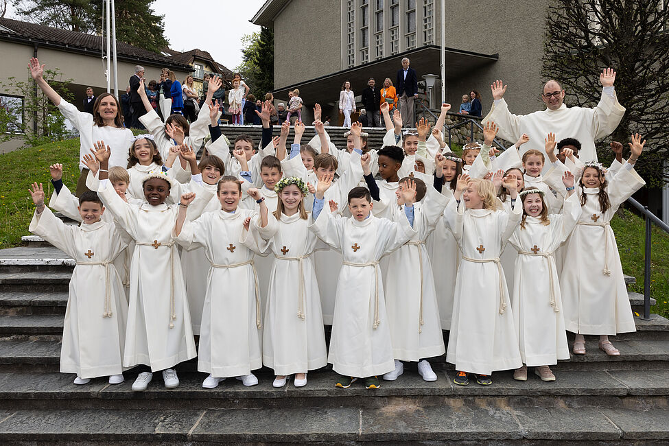 „Zäme am Tisch“ mit den neuen Erstkommunion-Kindern