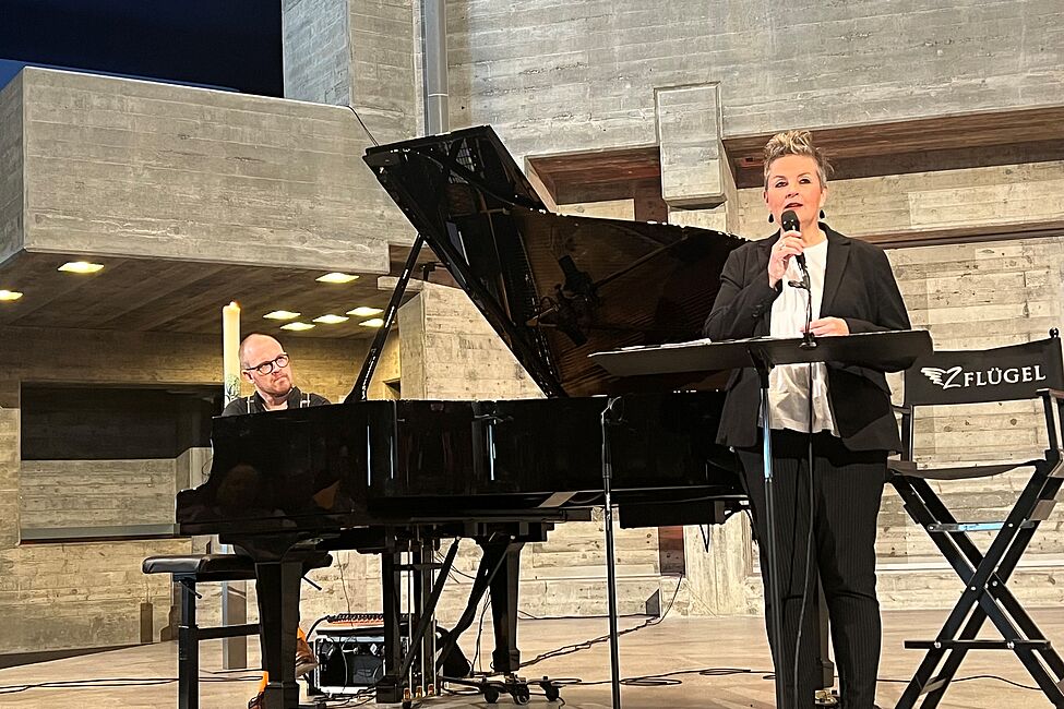 Wortkunst und Flügeltanz