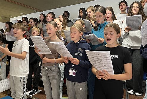Kinder- und Jugendchor übt im Lager in Jaun FR