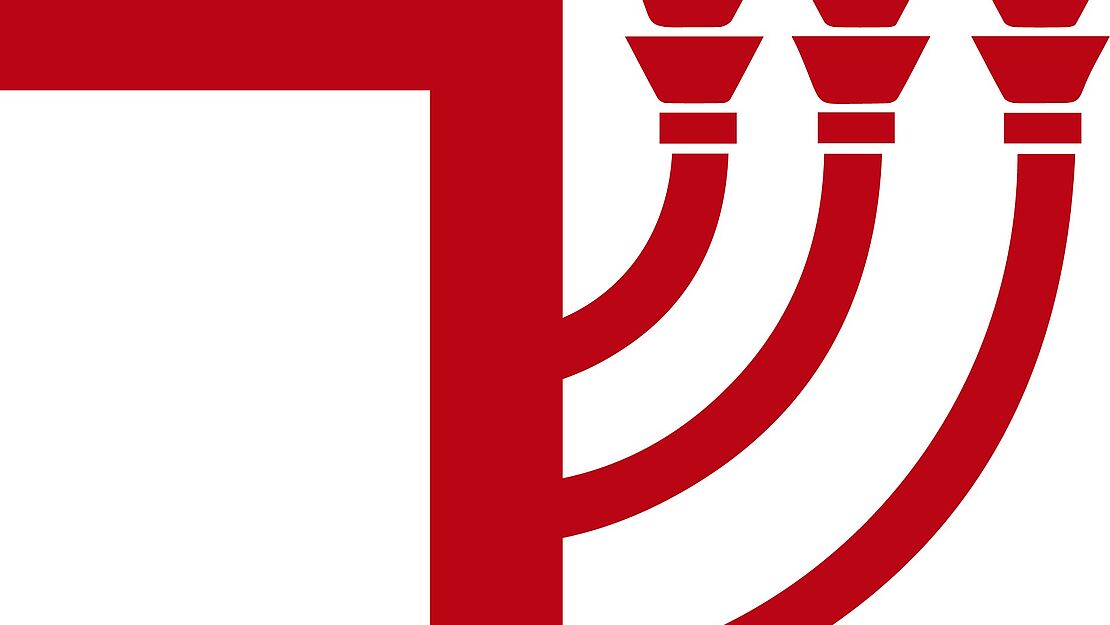 halb christliches Kreuz, halb jüdische Menorah