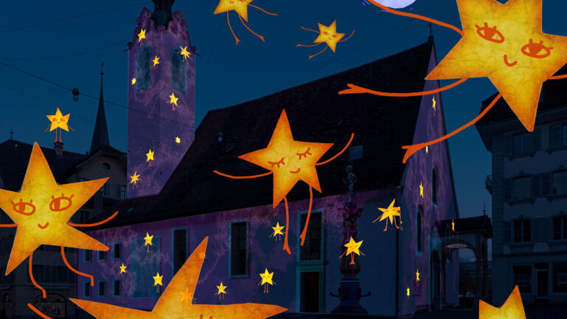 In einer Bildanimation fliegende lächelnde Sternchen um die Peterskapelle, während der Mond niest. 
