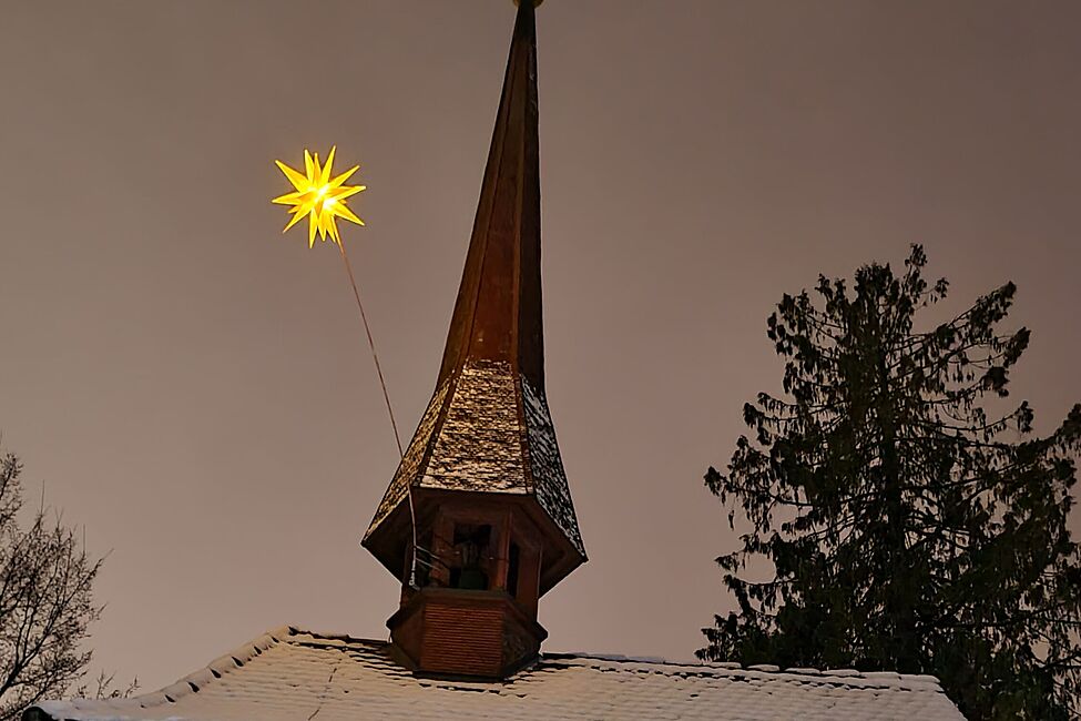Der Weihnachtsstern über der Kapelle St. Karl